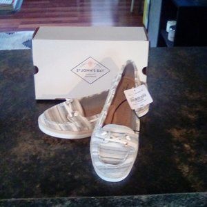 St. John Bay flex form slip ons